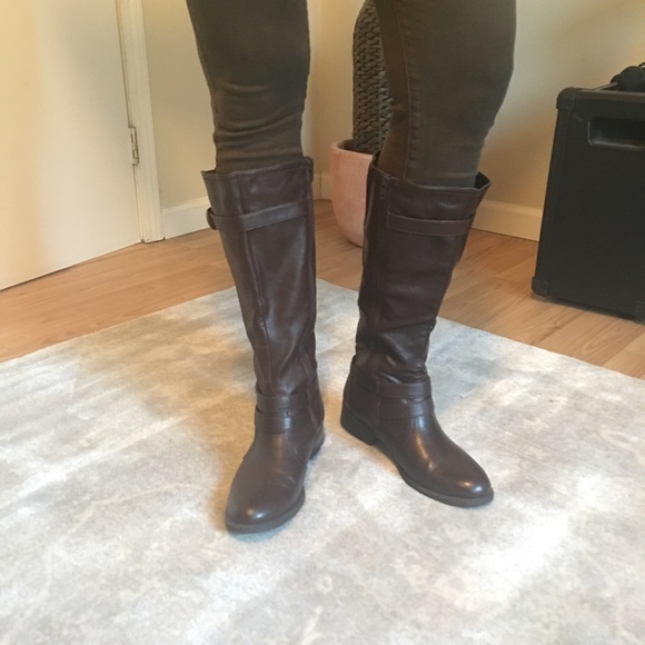 Mid-Calf Faux Leather Zip-Up Boots LikeNew - Picture 8 of 8